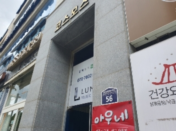 건물 출입구
