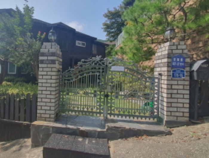 현장사진(건물 대문)