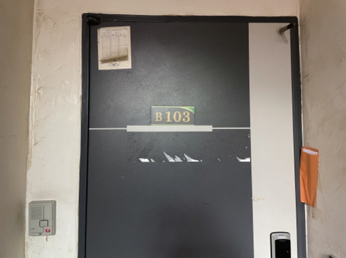 B103호 출입문