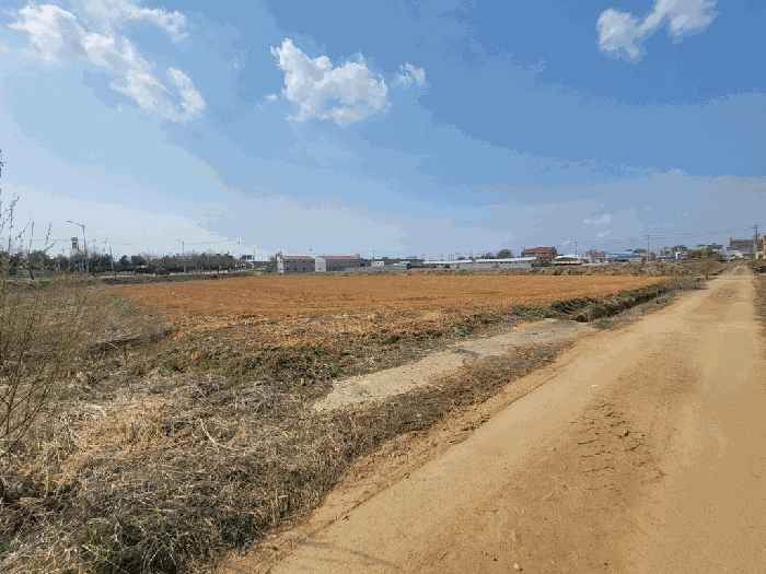 본건 남동측에서 촬영