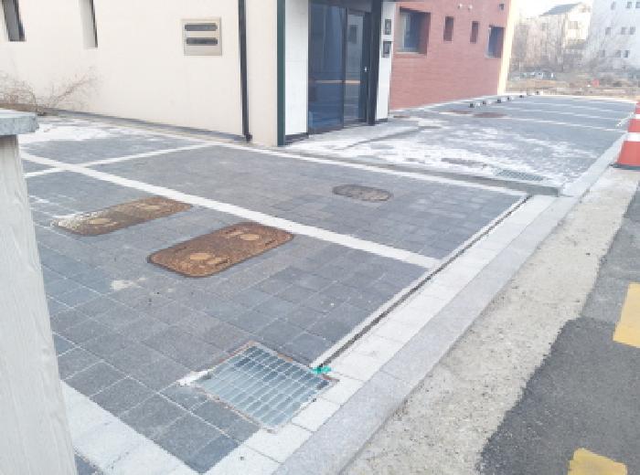 * 본건 목적물 전경(주차장)