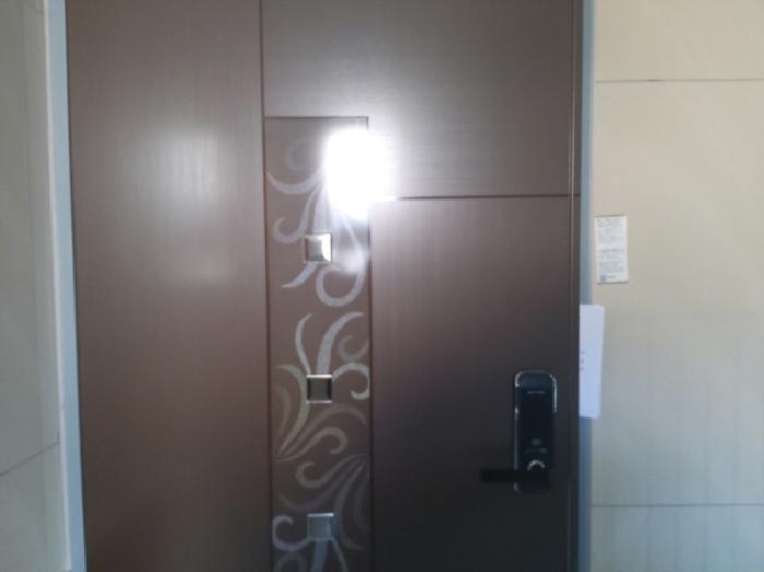 * 본건 목적물 3층 현관문 전경