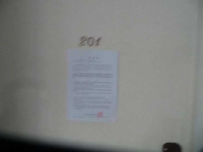 사진15번 [2층201호 폐문부재로 안내문고시 및 사진촬영]