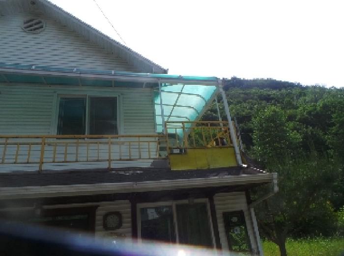 사진54번[목록번호9번 부동산에 소재하는 차양 전경]