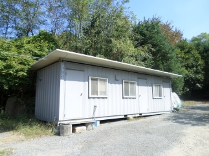 목록3, 4 토지에 소재하는 소유 미상의 컨테이너