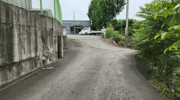 기호(1) 토지의 남서측 현황 도로부분(북측 촬영)