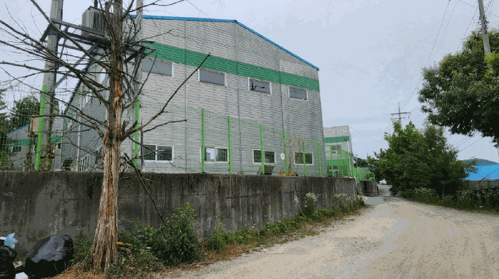 본건 전경 및 서측 도로(북측 촬영)