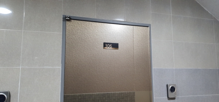 306