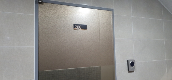 206
