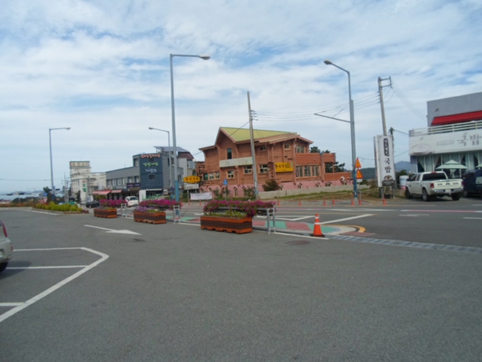 주위환경 (남측에서 촬영)
