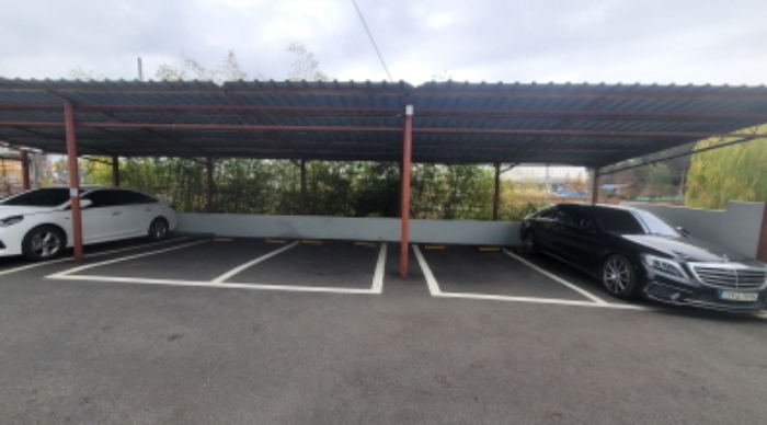 본건 기호3. 주차장 전경