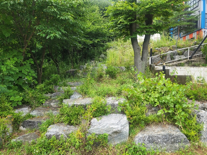 기호(2)토지(일영리 64-42)
동측으로 내려가는 계단 부분 전경