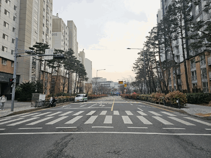 [본건 접면도로 및 주위환경]