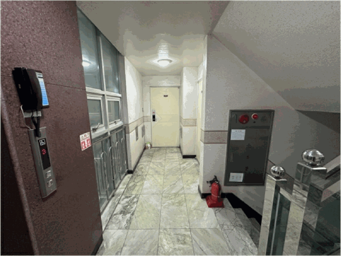 본건 건물 3층 복도 전경