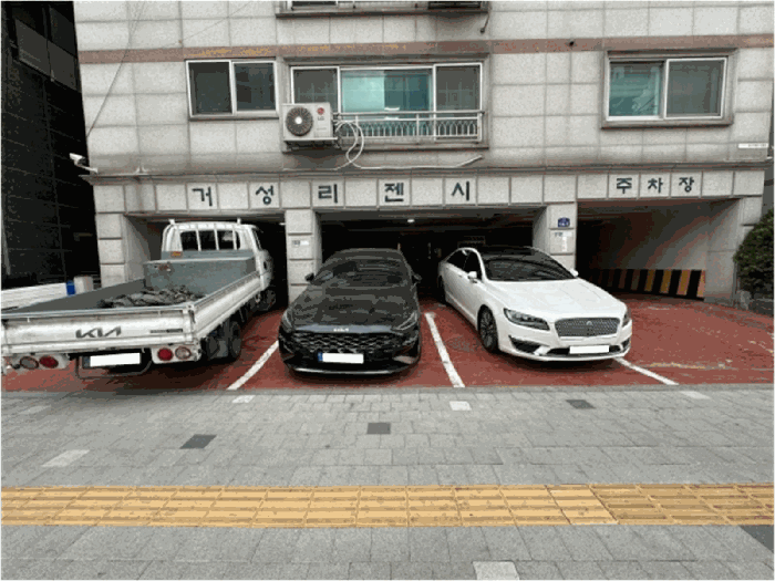 본건 현황 지상 주차장 전경