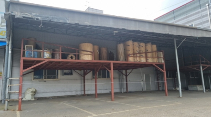 제시외 철제 건물 및 철구조 천막 전경(1)