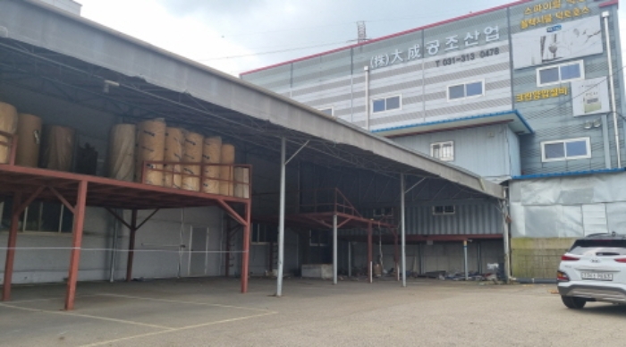 제시외 철제 건물 및 철구조 천막 전경(1)