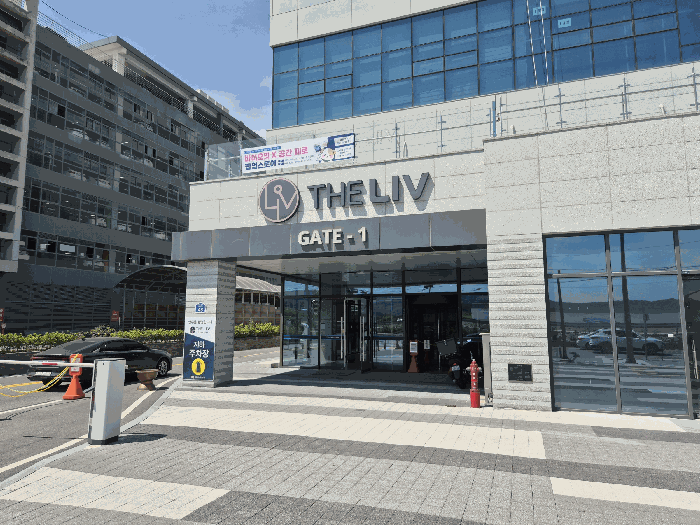 1층 공동 출입구 전경