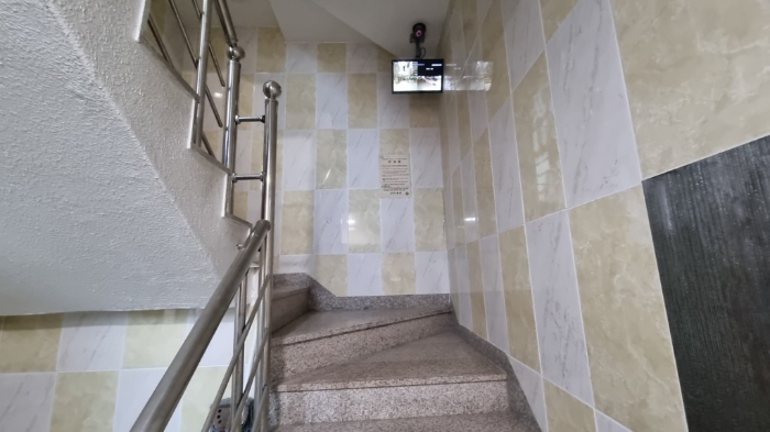 기호 나) 1층 계단