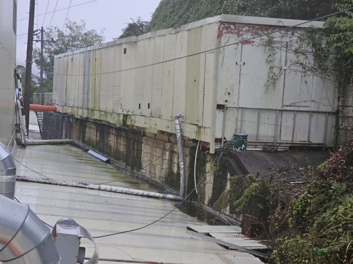 【 제시외물건 기호b) 】