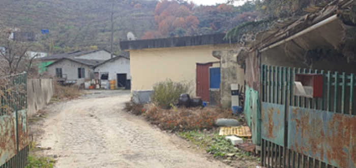 기호 5 제시 건물 및 6 토지 전경 