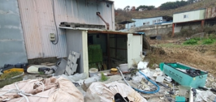 기호 5 제시 건물 가동앞 제시외 (ㅊ)창고