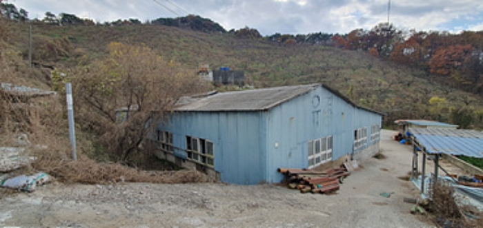 기호 1 토지 및 4 제시 건물 전경