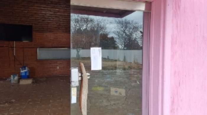 소재지2(명림로 262) 제시 건물 출입문에 부착한 안내문