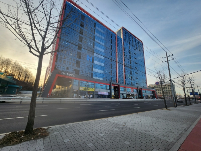 본건 건물 전경(동측에서 촬영)