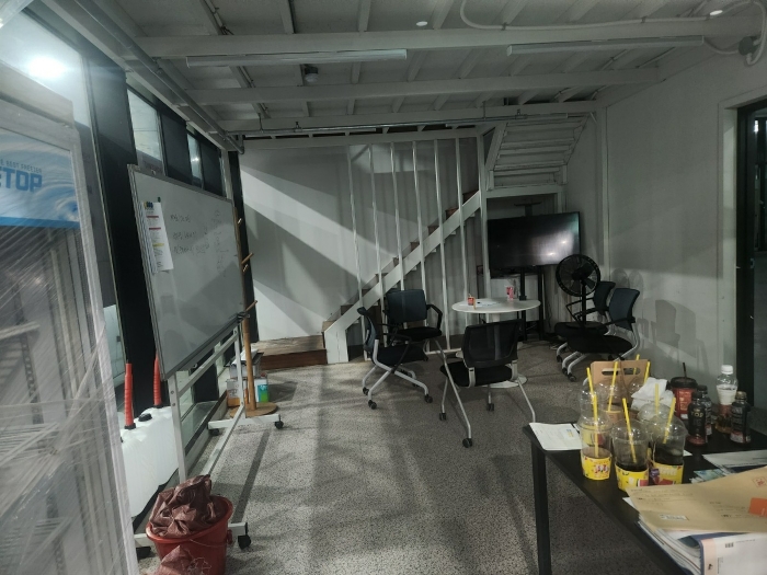 기호 6)(1층씨비-111호) 내부(계단 및 복층 소재)