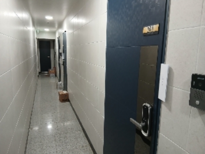 지층 세대 현관문