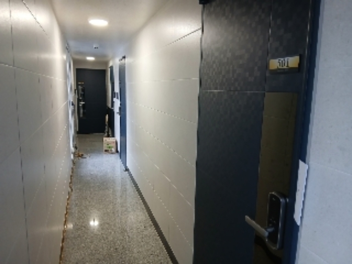 4층 세대 현관문