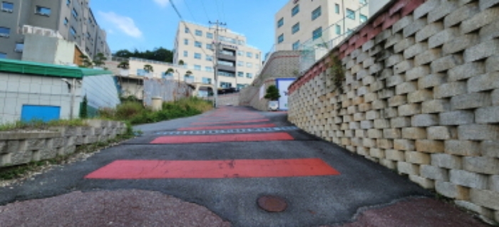 목록 부동산 서측 진입로 전경