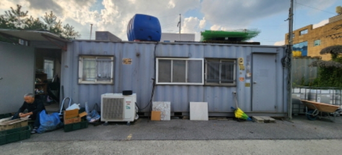 목록6 소재 제시외 컨테이너1 전경