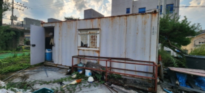 목록6 소재 제시외 컨테이너3 전경