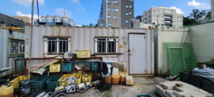 목록6 소재 제시외 컨테이너4 전경 