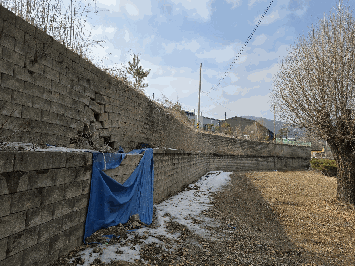 기호(1)토지 외곽 옹벽 및 석축 부분 전경