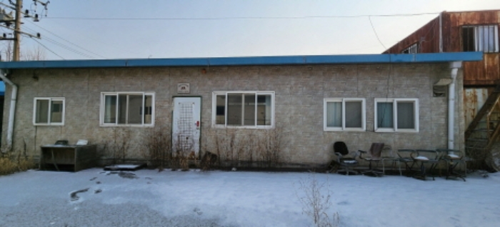 목록1 소재 제시외7 조립식 건물 전경