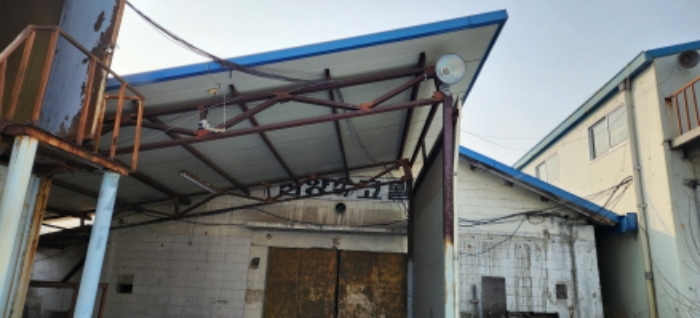 목록1 소재 제시외9 철제 천막 전경