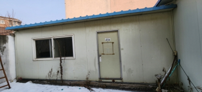 목록1 소재 제시외11 조립식 화장실 건물 전경