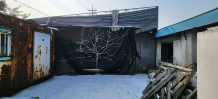 목록1 소재 제시외1 천막 전경