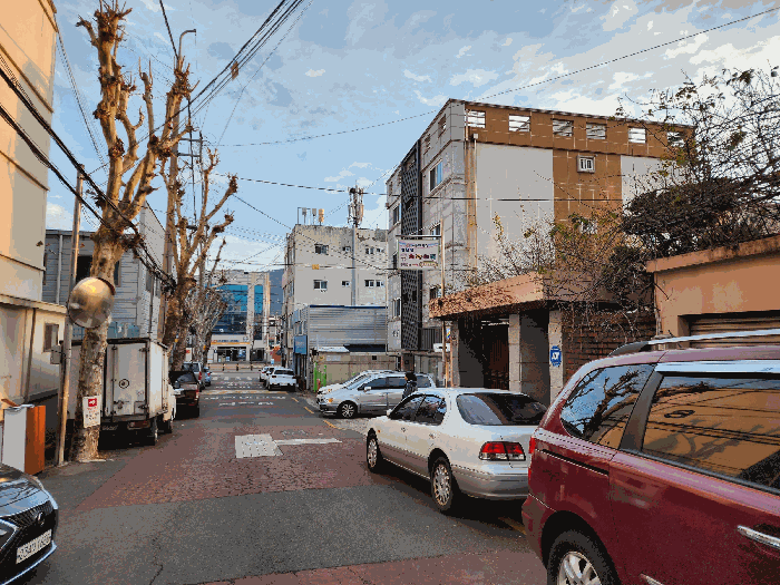 북측 및 접면 도로