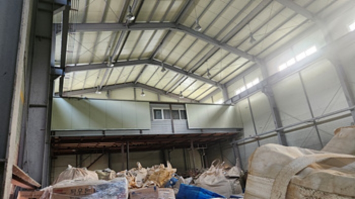 기호 2 제시 건물내 제시외 건물(공장일부)