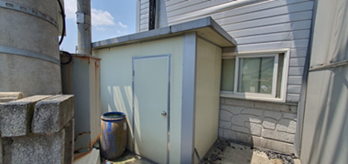 기호 1 토지 지상위 제시외 건물(기호3 옆쪽 기계보관실)