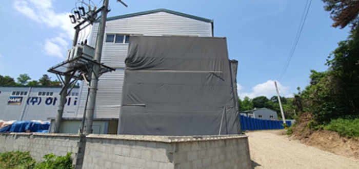 기호 1 토지 지상위 제시외 건물(기호3 옆쪽 작업장)