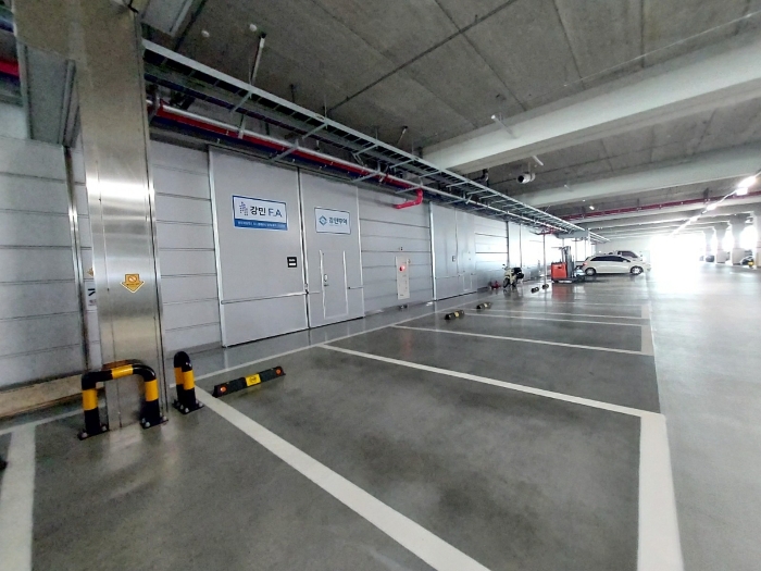 본건주변 6층 복도