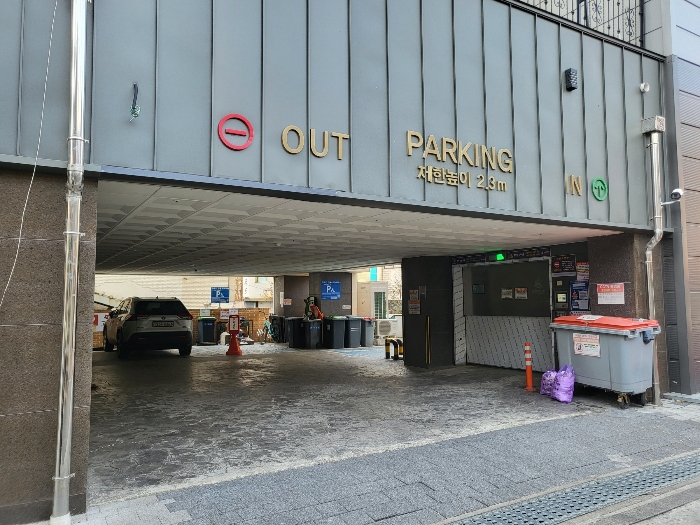 주차장 전경