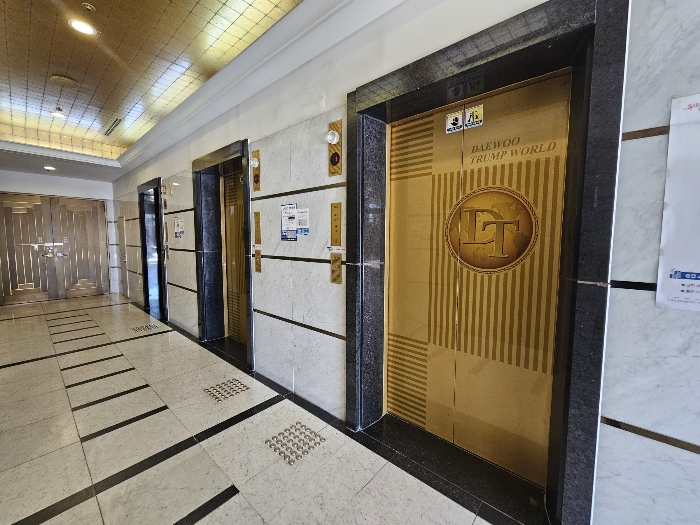 본건물 내 엘리베이터전경