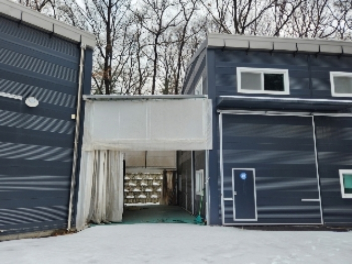 제시외 비가림 시설(1동과 2동 건물 사이)