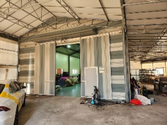 목록2 건물 및 제시외 건물(천막지붕) 전경